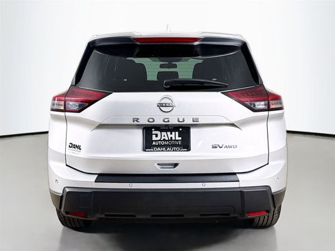 Used 2024 Nissan Rogue SV AWD/4WD image 12
