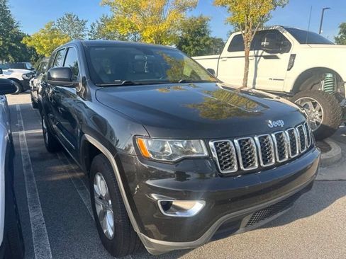Used 2021 Jeep Grand Cherokee Laredo RWD image 4