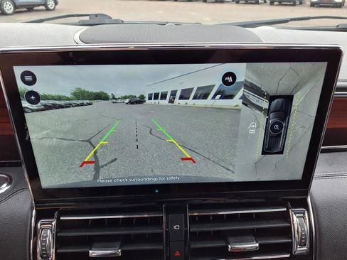 Used 2024 Lincoln Navigator Premiere image 19