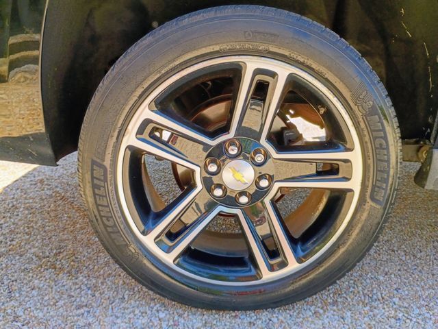 Used 2015 Chevrolet Suburban LT RWD image 16