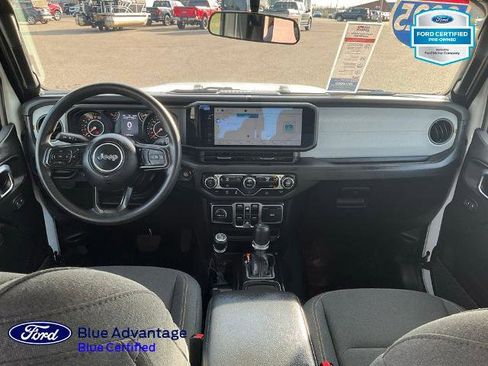 Used 2025 Jeep Gladiator Sport AWD/4WD image 3