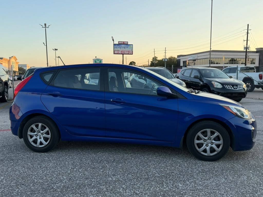 Used 2012 Hyundai Accent GS FWD image 7