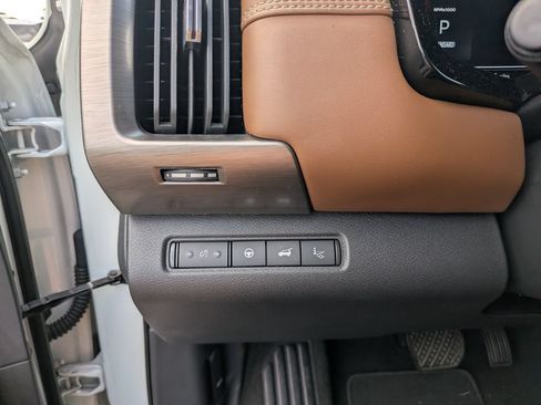 Used 2024 Nissan Pathfinder Platinum w/ Black Appearance Package FWD image 26