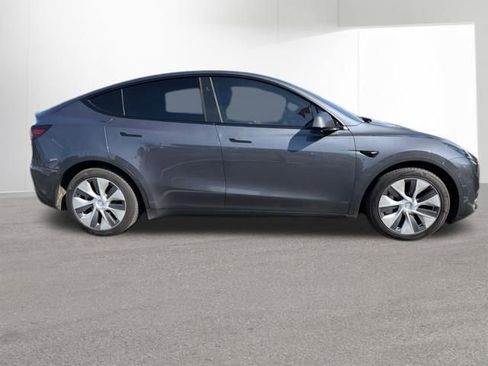 Used 2023 Tesla Model Y Long Range AWD/4WD image 3