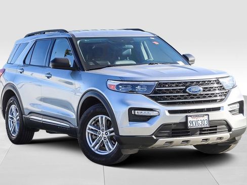 Used 2024 Ford Explorer XLT w/ Equipment Group 202A AWD/4WD image 2