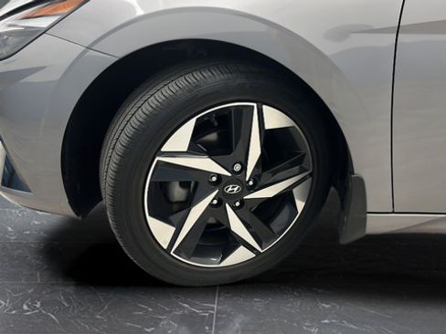Used 2023 Hyundai Elantra Limited FWD image 33
