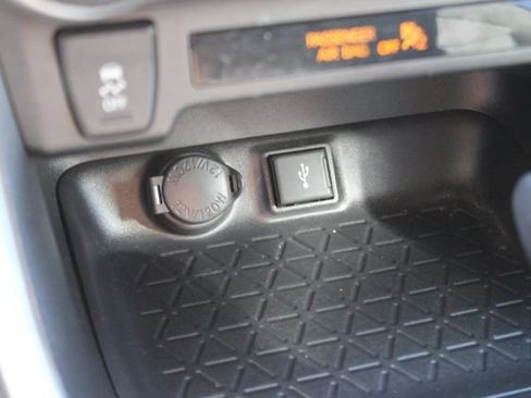 Used 2022 Toyota RAV4 LE AWD/4WD image 9