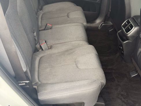 Used 2019 Hyundai Santa Fe SEL FWD image 12