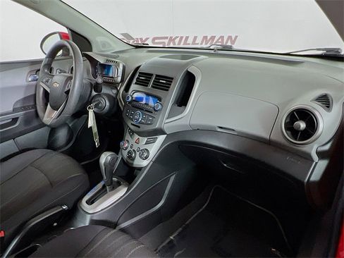 Used 2015 Chevrolet Sonic LT image 33