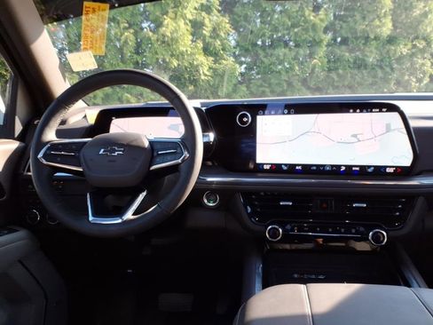 Used 2025 Chevrolet Tahoe Z71 w/ Comfort Package image 10