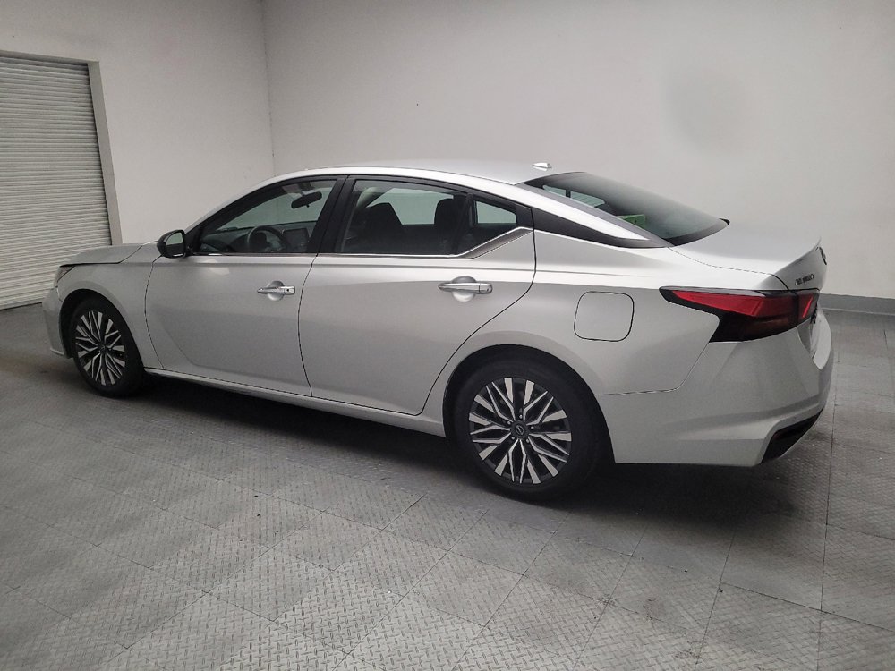 Used 2024 Nissan Altima 2.5 SV FWD image 3