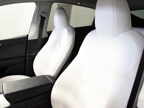 Used 2023 Tesla Model Y Long Range image 17