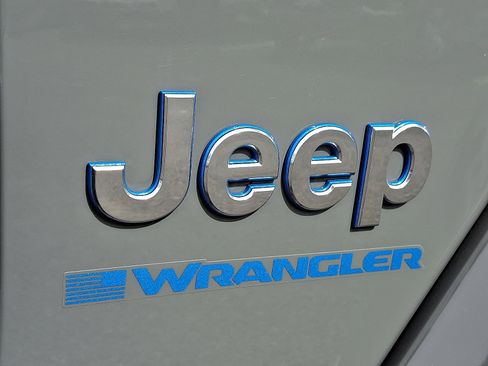 Used 2023 Jeep Wrangler Unlimited Sahara image 29
