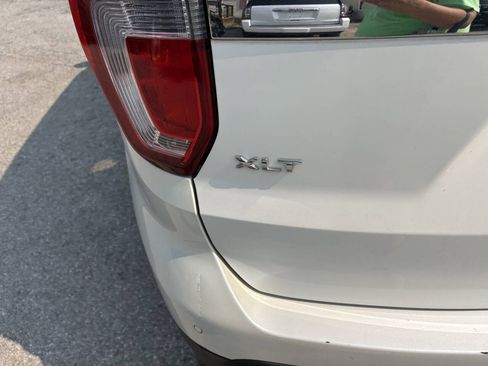 Used 2017 Ford Explorer XLT w/ Equipment Group 202A FWD image 10