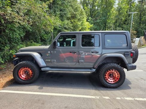 Used 2019 Jeep Wrangler Unlimited Sahara AWD/4WD image 2