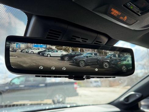 Certified 2025 Toyota Crown Signia image 23