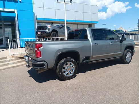 Used 2024 Chevrolet Silverado 2500 High Country w/ High Country Premium Package AWD/4WD image 4