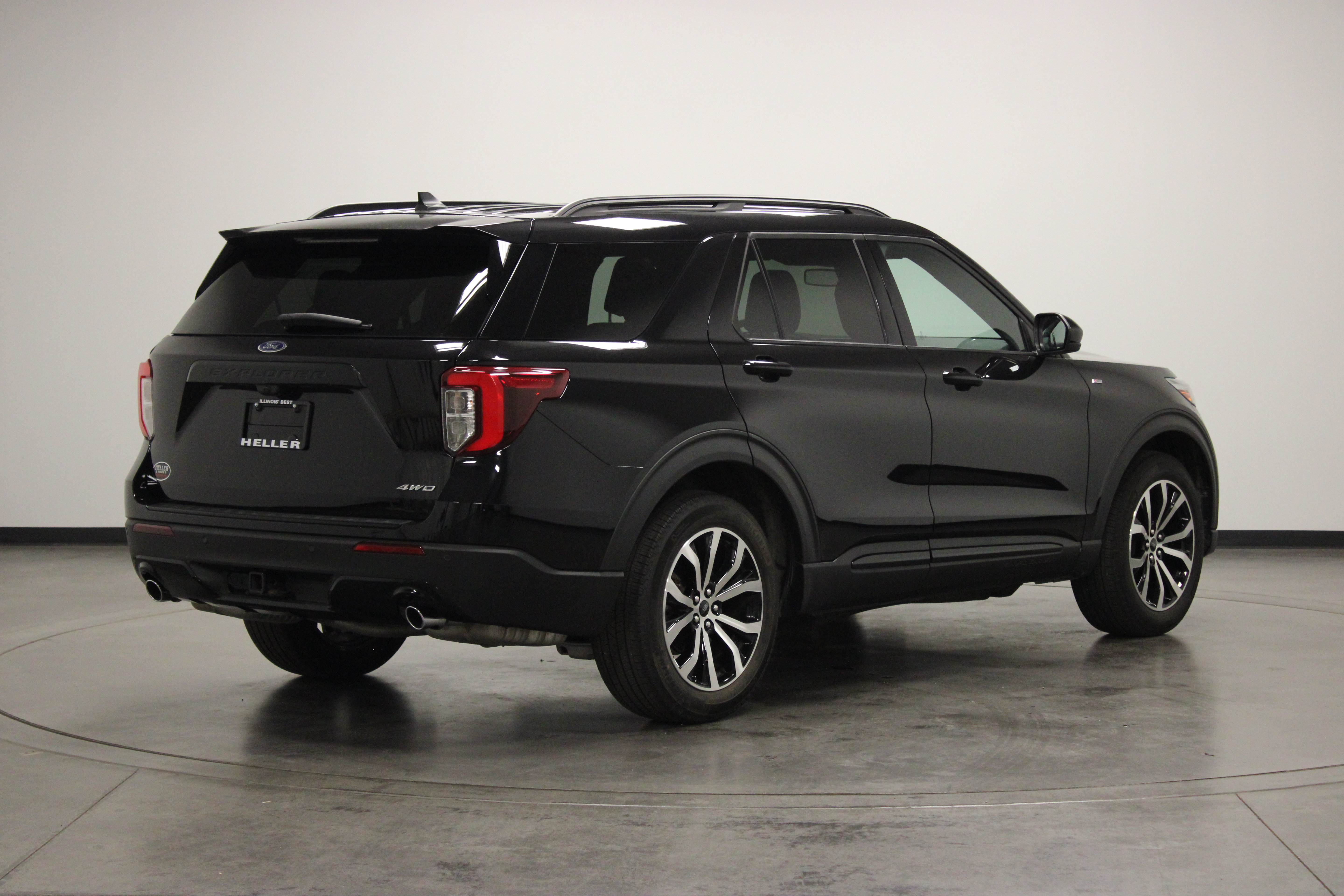 Used 2024 Ford Explorer ST-Line w/ Class IV Trailer Tow Package AWD/4WD image 8