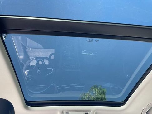 Used 2023 Volkswagen Tiguan SE w/ Panoramic Sunroof Package FWD image 21