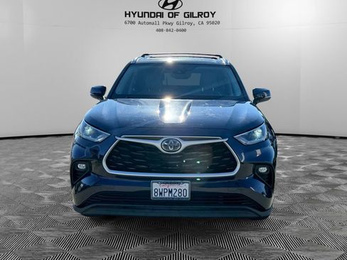 Used 2021 Toyota Highlander XLE image 2