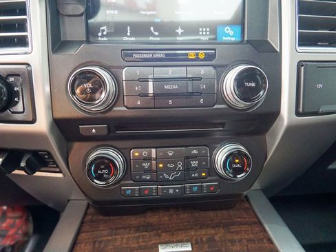 Used 2017 Ford F350 Platinum w/ Platinum Ultimate Package image 25