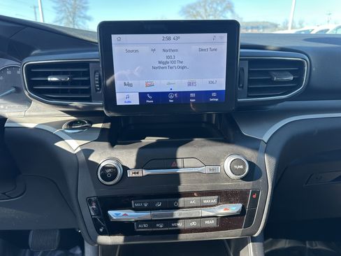 Used 2020 Ford Explorer XLT w/ Equipment Group 202A AWD/4WD image 16