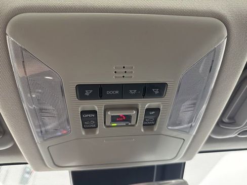 Used 2022 Toyota RAV4 XLE Premium AWD/4WD image 40