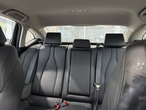 Used 2023 Acura TLX image 3