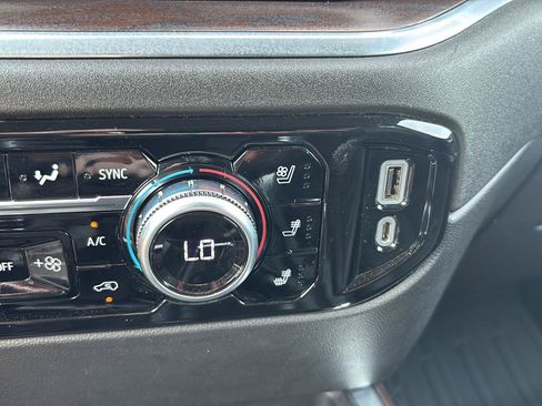 Used 2022 GMC Sierra 1500 SLT w/ SLT Convenience Package AWD/4WD image 32