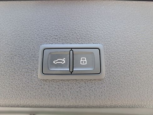 Used 2023 Audi e-tron S Prestige w/ Prestige Package AWD/4WD image 13