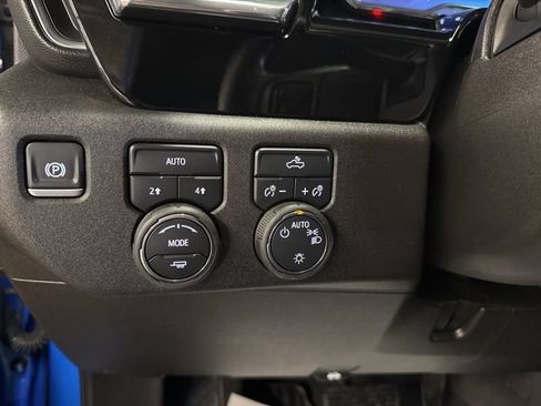 Used 2025 Chevrolet Silverado 1500 LT AWD/4WD image 19