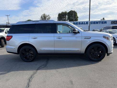 Used 2019 Lincoln Navigator Select w/ Technology Package RWD image 8