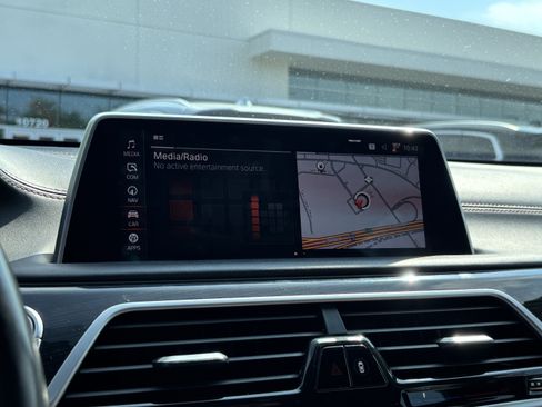 Used 2020 BMW 750i xDrive w/ Executive Package AWD/4WD image 23