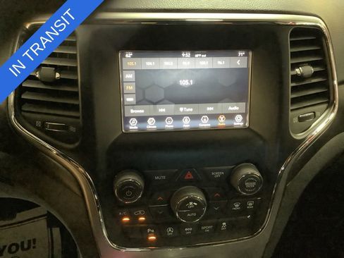 Used 2018 Jeep Grand Cherokee Laredo AWD/4WD image 39