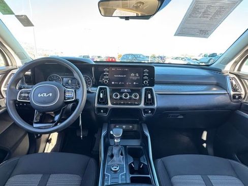 Used 2023 Kia Sorento LX image 13