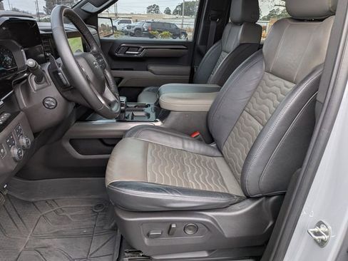 Used 2024 Chevrolet Silverado 1500 ZR2 w/ Technology Package image 16