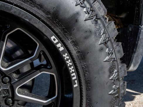 Used 2024 Chevrolet Silverado 2500 W/T image 64