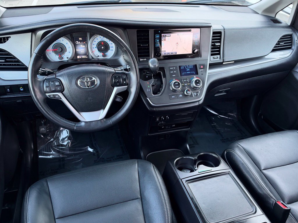 Used 2017 Toyota Sienna SE Premium w/ Outdoor Package FWD image 29