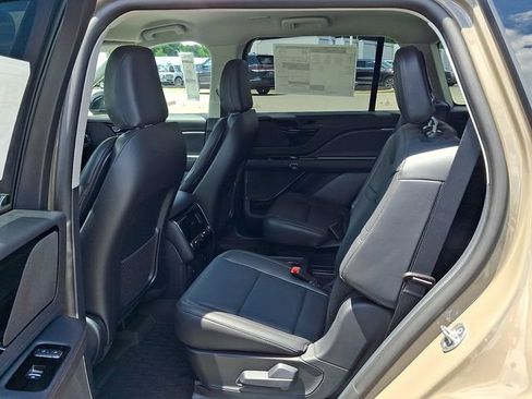 New 2026 Lincoln Aviator AWD image 5