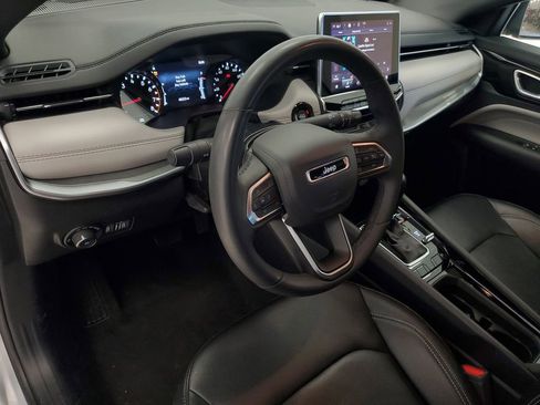 Used 2025 Jeep Compass Limited AWD/4WD image 8