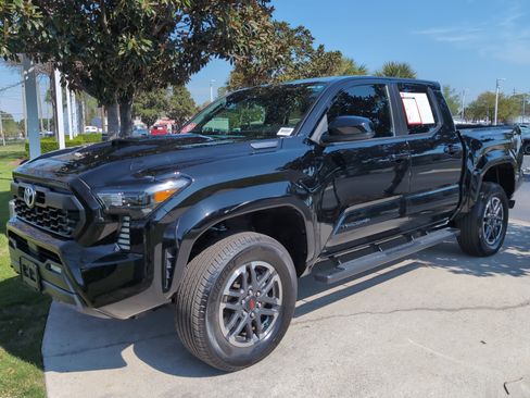 Certified 2024 Toyota Tacoma TRD Sport image 5