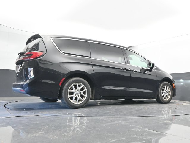 Used 2025 Chrysler Pacifica Select FWD image 47