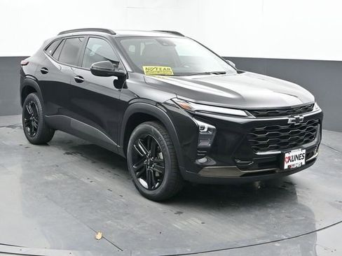 Used 2024 Chevrolet Trax ACTIV w/ Driver Confidence Package image 2