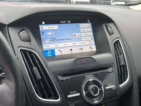 Used 2017 Ford Focus Titanium FWD image 20