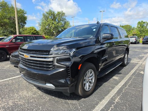Used 2024 Chevrolet Suburban LT RWD image 7