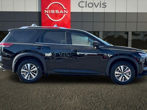 New 2025 Nissan Pathfinder SL image 9
