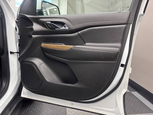 Used 2019 GMC Acadia SLE FWD image 30