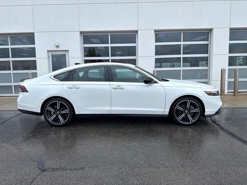 Used 2023 Honda Accord Sport image 3