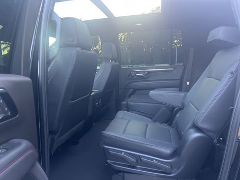 Used 2025 Chevrolet Suburban RST w/ Comfort Package image 40