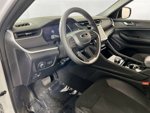 Used 2023 Jeep Grand Cherokee L Laredo AWD/4WD image 9